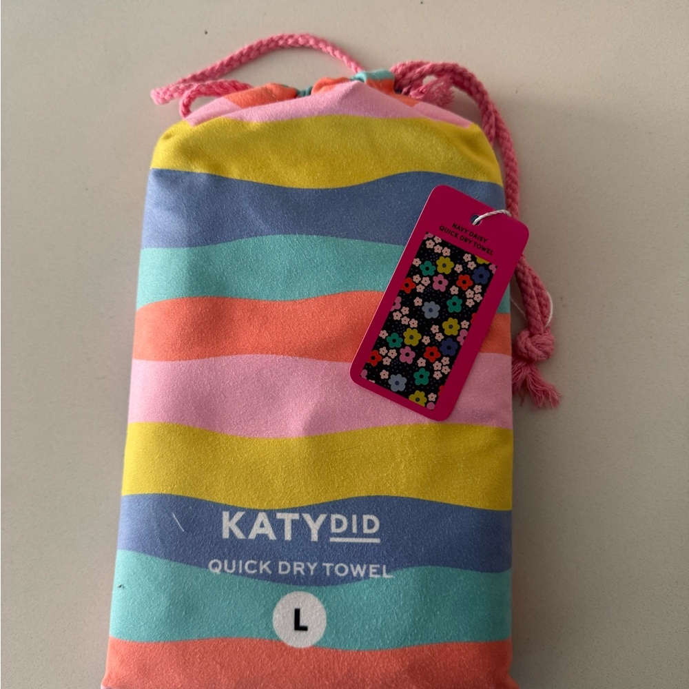 Katydid Towel with Flower Pattern